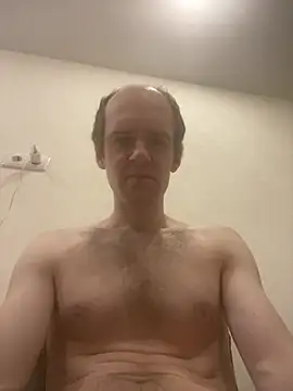 LynnAhNight online show from 02.24.25