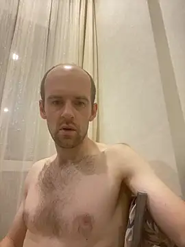 LynnAhNight online show from 09.20.25