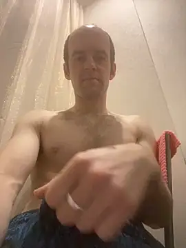 LynnAhNight online show from 10.21.25