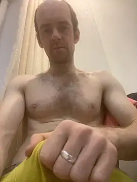 LynnAhNight online show from 10.30.25