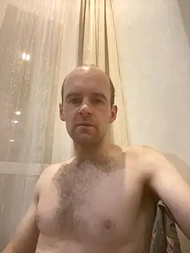 LynnAhNight online show from 11.18.25