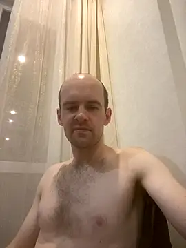 LynnAhNight online show from 11.19.25