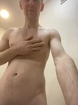 LynnAhNight online show from 02.04.26