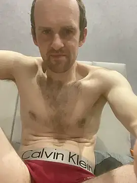 LynnAhNight online show from 04.14.26