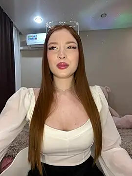 Snapshot of JessRoal chatting on 02.28.25 JessRoal online show from 02.28.25