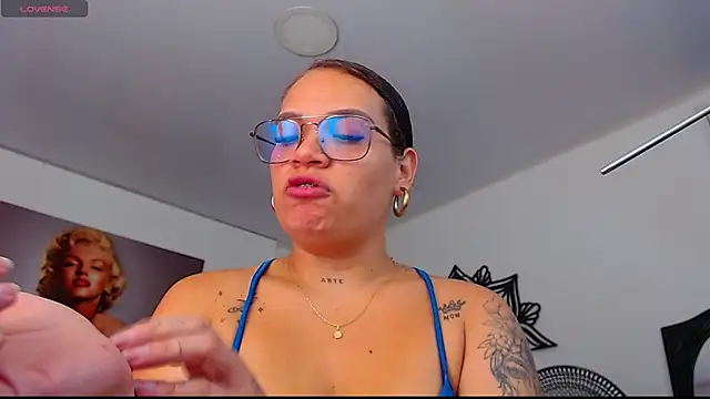Taliana36 online show from 10.23.25