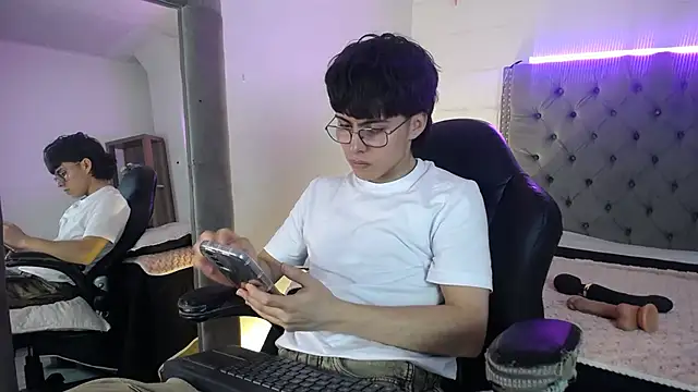 PepperTwink online show from 09.17.25