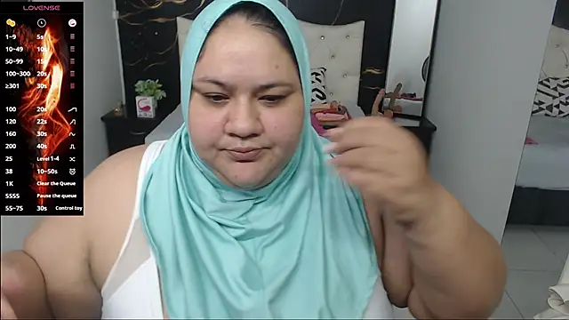 Snapshot of Aaliyah11 chatting on 02.05.25 Aaliyah11 online show from 02.05.25