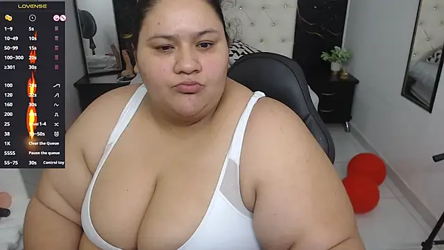 Snapshot of Aaliyah11 chatting on 02.19.25 Aaliyah11 online show from 02.19.25