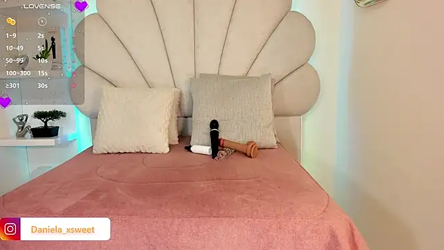 Danielaangelina online show from 12.17.25