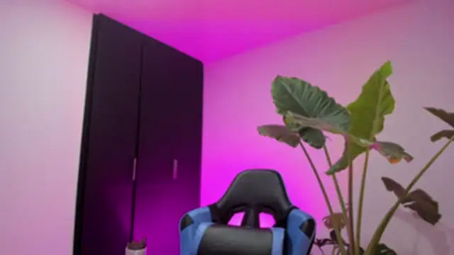 ggor4w33 online show from 10.13.25