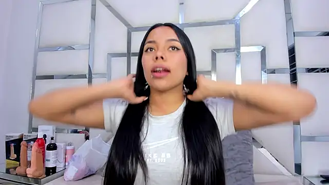 Snapshot of ZoeWan69 chatting on 11.14.25 ZoeWan69 online show from 11.14.25