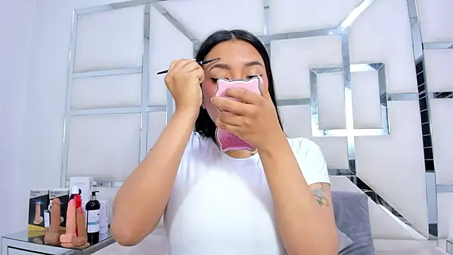 Snapshot of ZoeWan69 chatting on 11.19.25 ZoeWan69 online show from 11.19.25