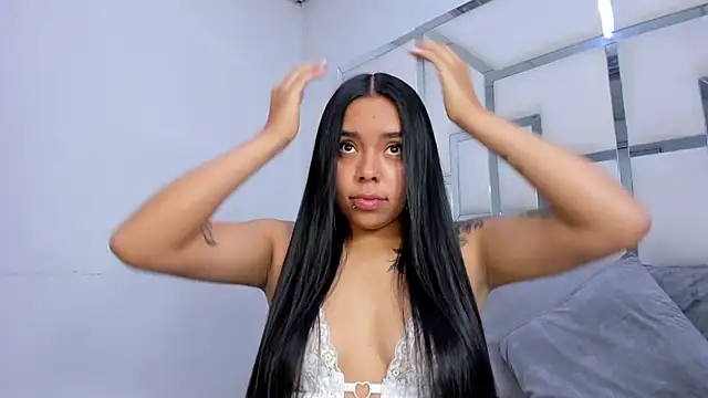 Snapshot of ZoeWan69 chatting on 11.24.25 ZoeWan69 online show from 11.24.25