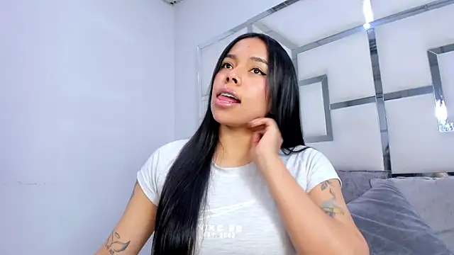 ZoeWan69 online show from 11.28.25