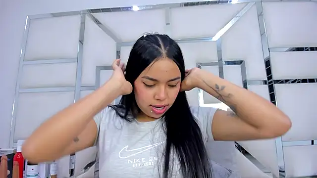 ZoeWan69 online show from 12.04.25