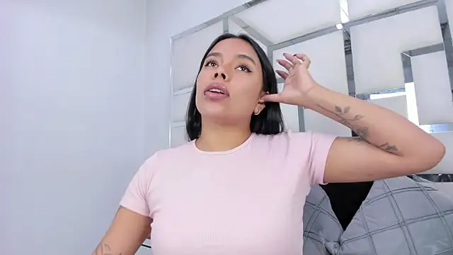 Snapshot of ZoeWan69 chatting on 01.19.26 ZoeWan69 online show from 01.19.26