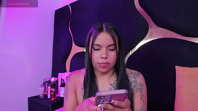 Snapshot of ZoeWan69 chatting on 03.02.26 ZoeWan69 online show from 03.02.26