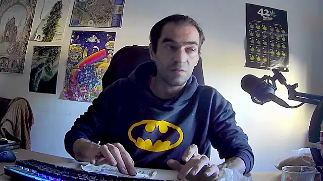 ReyDeBotones online show from 04.15.26