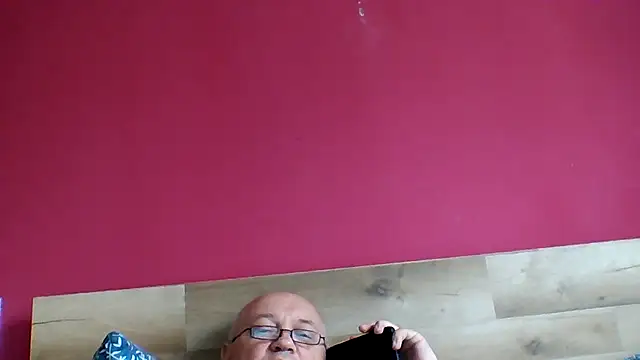 Snapshot of ruplumber chatting on 10.05.25 ruplumber online show from 10.05.25