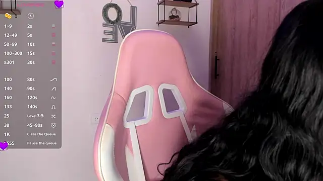 Snapshot of Bella_ricci_ chatting on 10.02.25 Bella ricci online show from 10.02.25