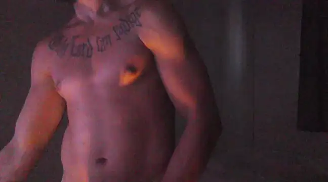 Snapshot of mcloveyiii chatting on 03.05.25 mcloveyiii online show from 03.05.25