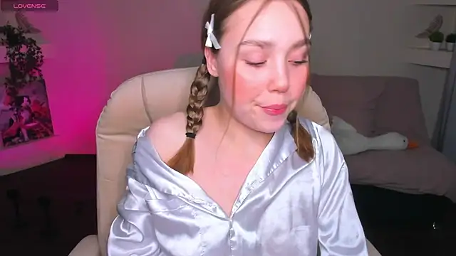 Snapshot of YourMegan chatting on 05.05.26 YourMegan online show from 05.05.26