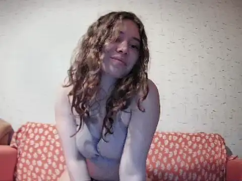 Snapshot of girliemilk chatting on 03.21.25 girliemilk online show from 03.21.25