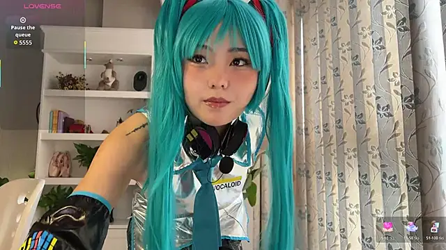 nanaliu6 online show from 10.20.25