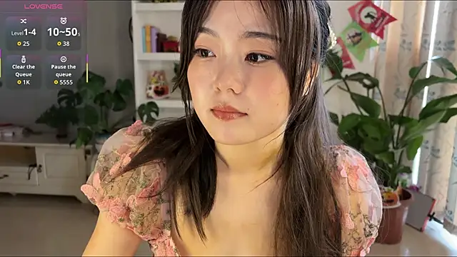 nanaliu6 online show from 10.31.25