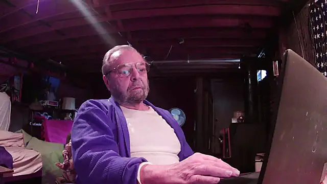 Snapshot of mercuryice chatting on 02.10.25 mercuryice online show from 02.10.25