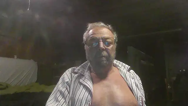 Snapshot of mercuryice chatting on 10.30.25 mercuryice online show from 10.30.25