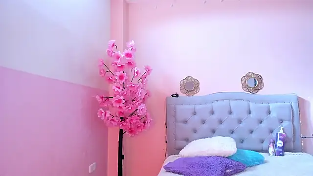 littletammy4u  online show from 12.18.25