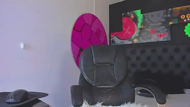 ISAAC CRYSTON online show from 10.14.25