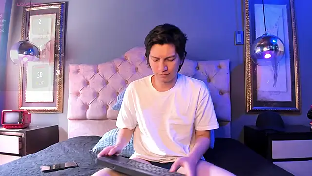 Golden-Boyy online show from 02.04.25