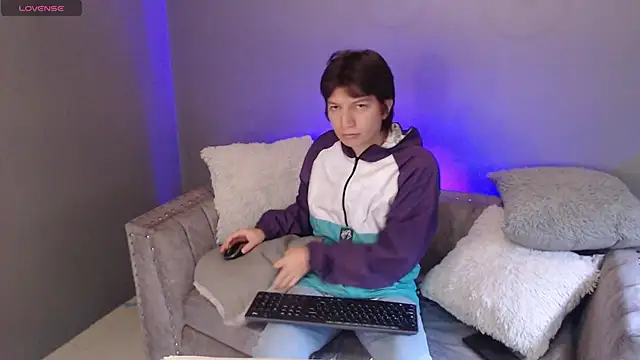 Golden-Boyy online show from 02.14.25