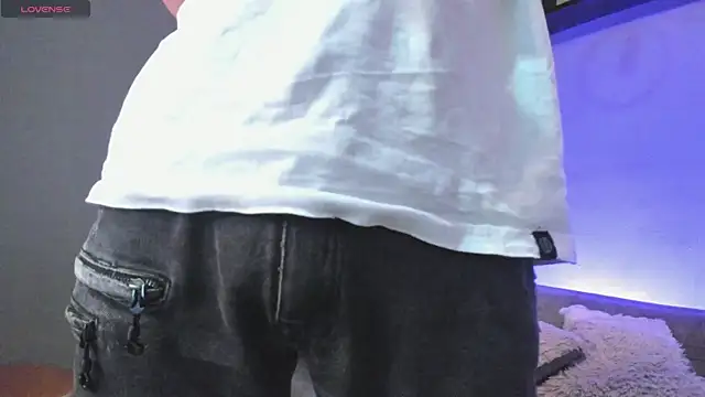 Golden-Boyy online show from 02.28.25