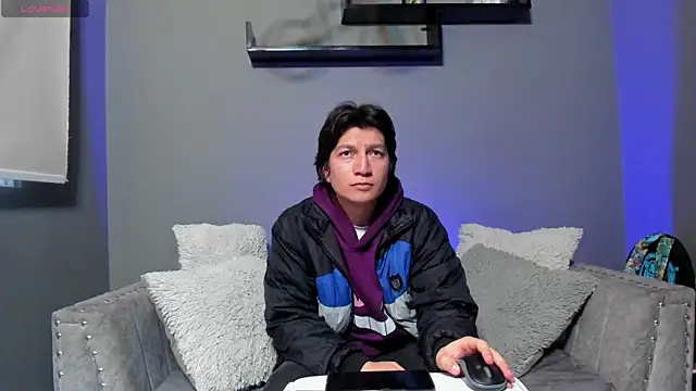 Golden-Boyy online show from 03.04.25