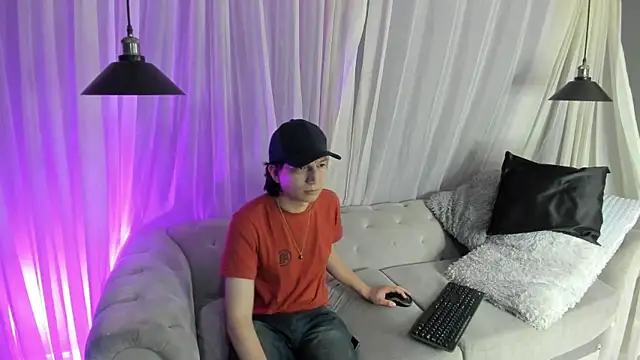 Golden-Boyy online show from 03.16.25