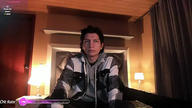 Golden-Boyy online show from 03.17.25
