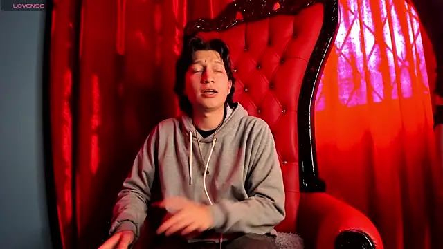 Golden-Boyy online show from 03.17.25