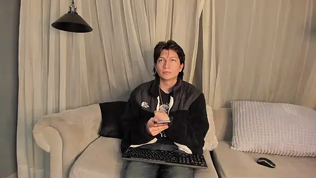 Golden-Boyy online show from 03.18.25