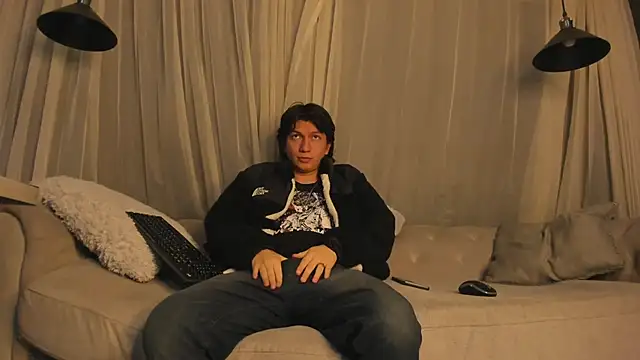 Golden-Boyy online show from 03.18.25