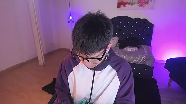 Golden-Boyy online show from 09.09.25