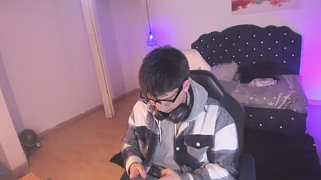 Golden-Boyy online show from 09.10.25