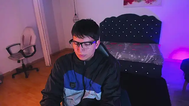 Golden-Boyy online show from 09.11.25