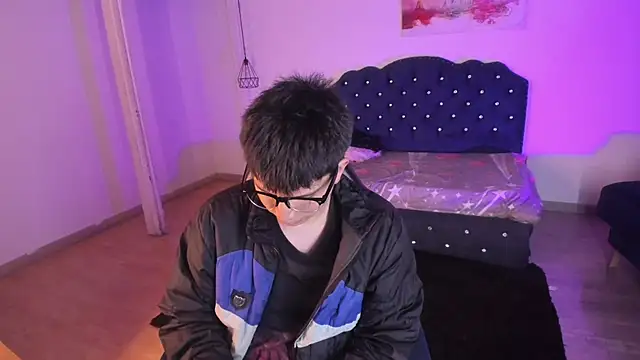 Golden-Boyy online show from 09.20.25