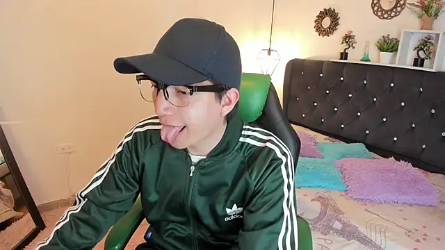 Golden-Boyy online show from 10.08.25
