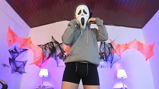 Golden-Boyy online show from 10.17.25