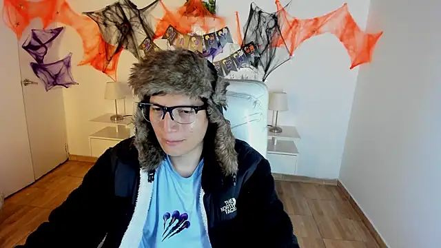 Golden-Boyy online show from 10.18.25